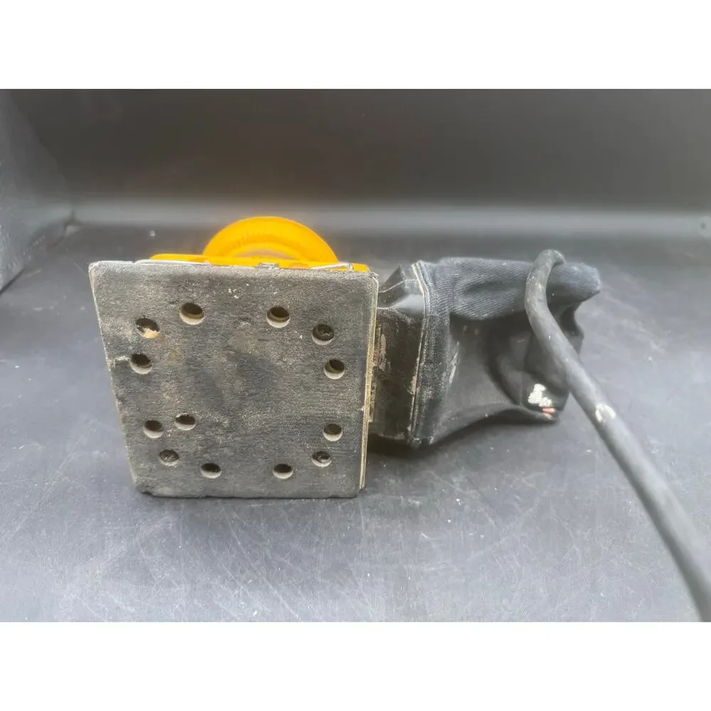 DeWalt DW411 1/4 Sheet Palm Grip Sander - tested and works
